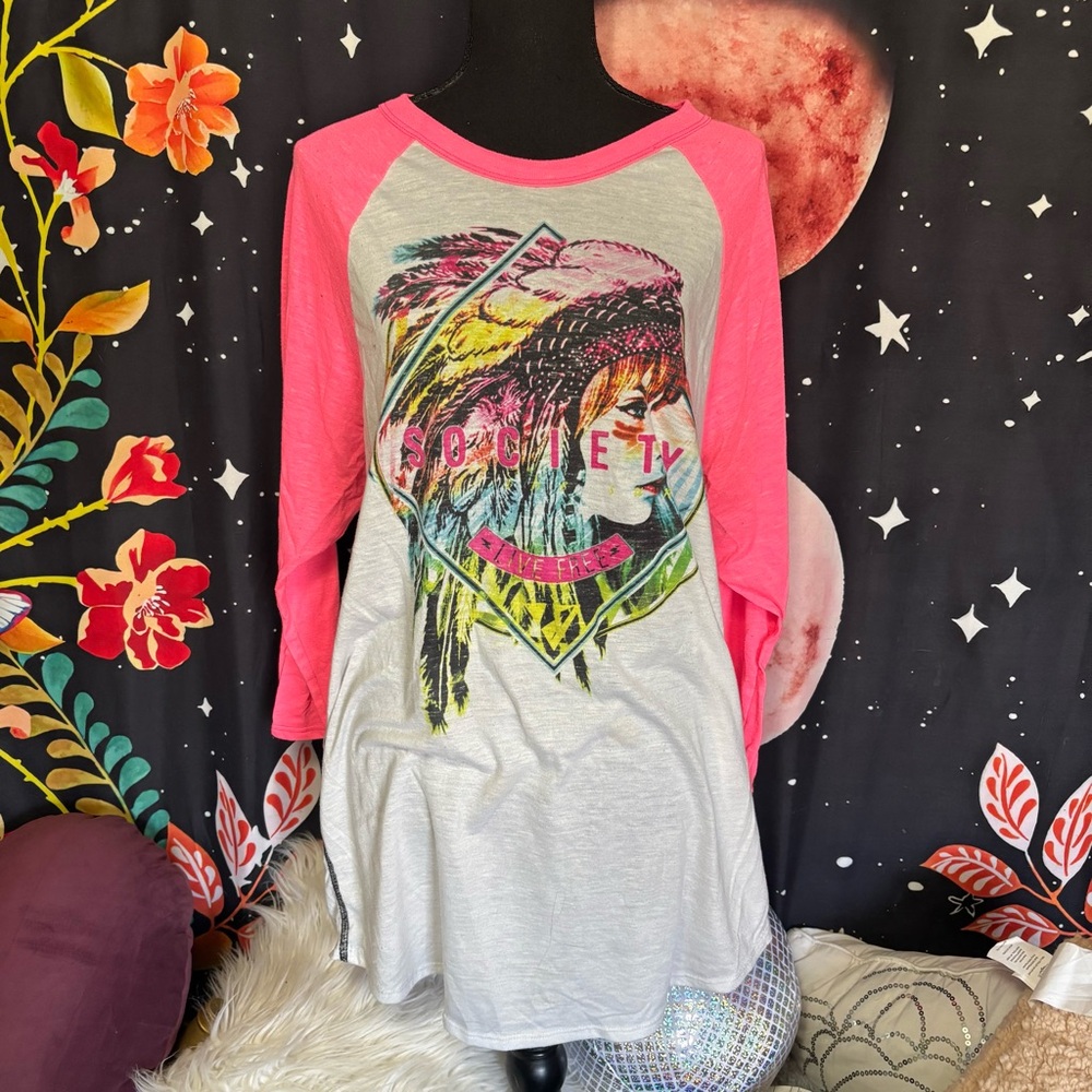 White and Pink Quarter Sleeve Graphic Top